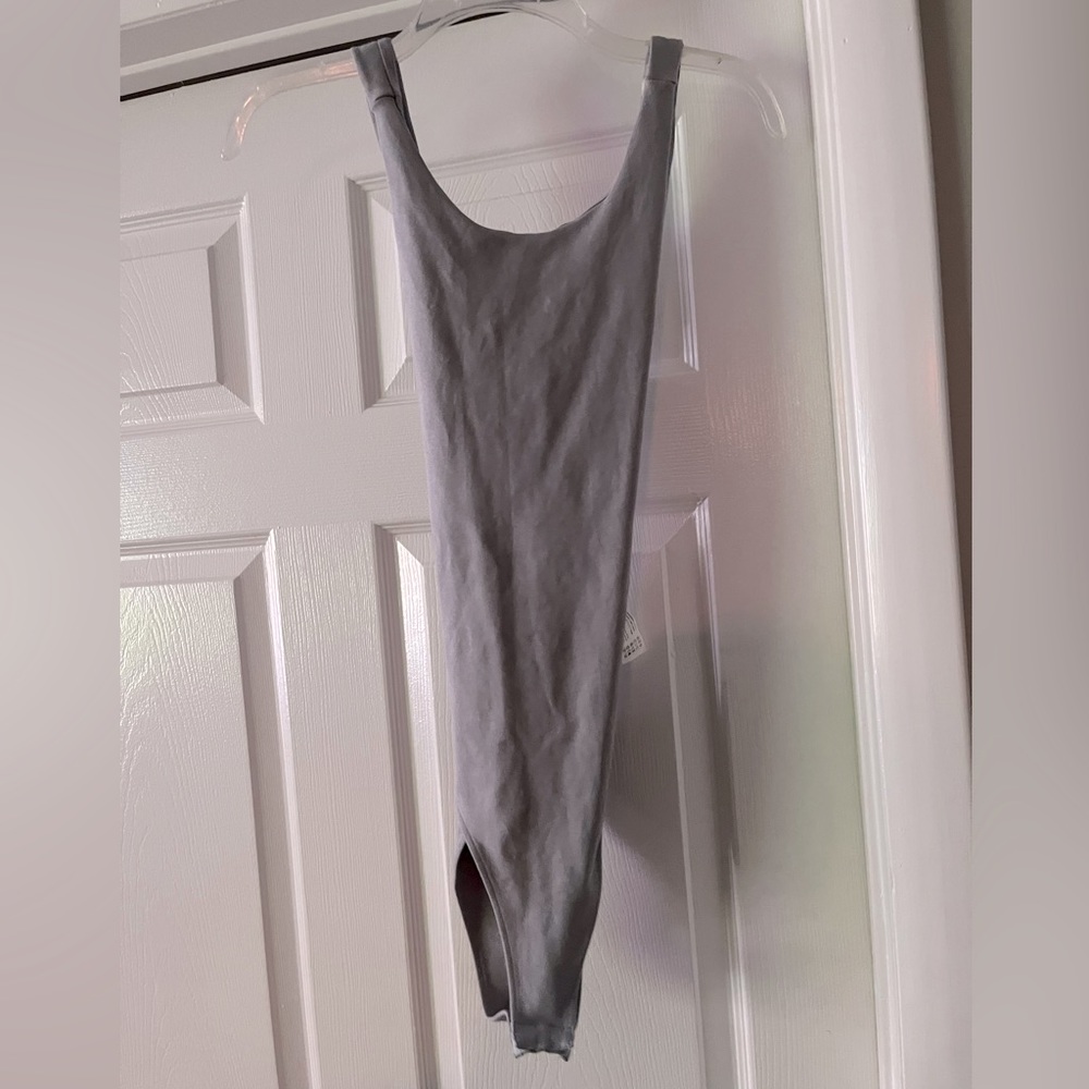 Ladies bodysuit fits a small